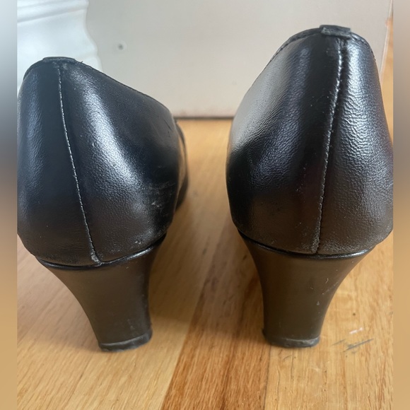 Adrienne Vittadini black wedge shoes, sz 7.5 - Picture 3 of 4